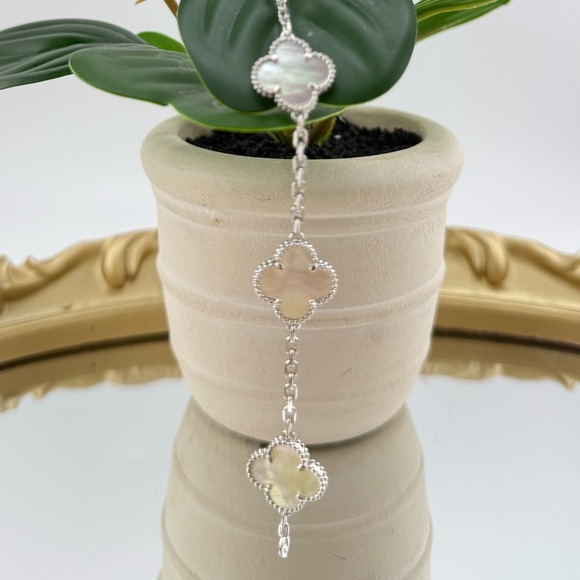 Lucky Alhambra Clover Bracelet – Silver Tone with Logo - Picture 8 of 8